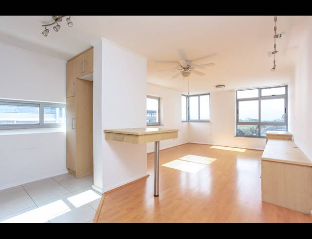 0.5 BEDROOM APARTMENT SOLD IN CLAREMONT UPPER